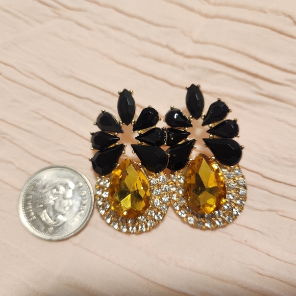 Anthropology statement earrings - Picture 8 of 8